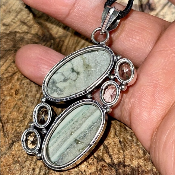 Variscite Utahlute Pendant 2 1/4” - Picture 6 of 11